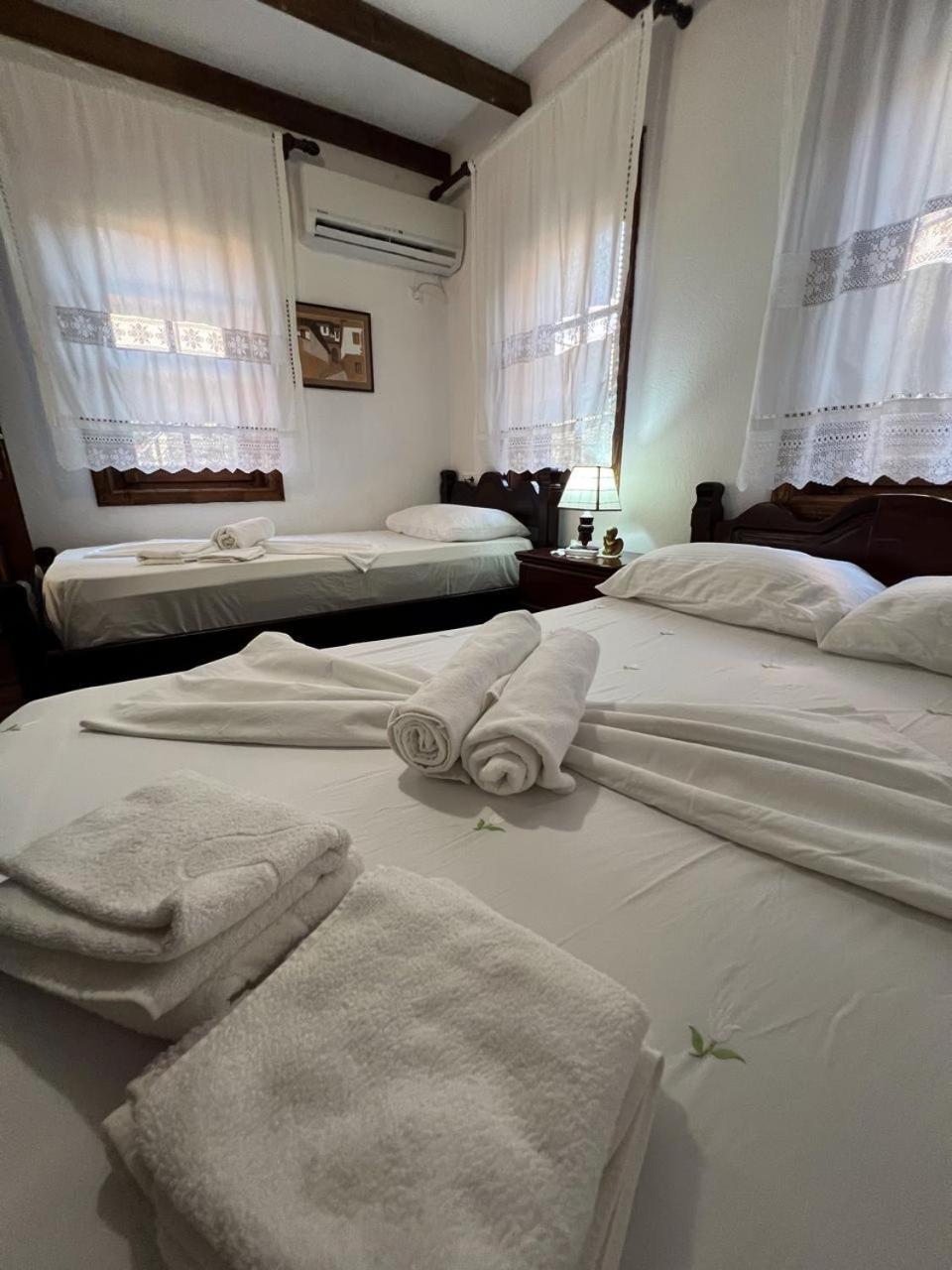 Hotel Pjetri House Berat Exterior foto